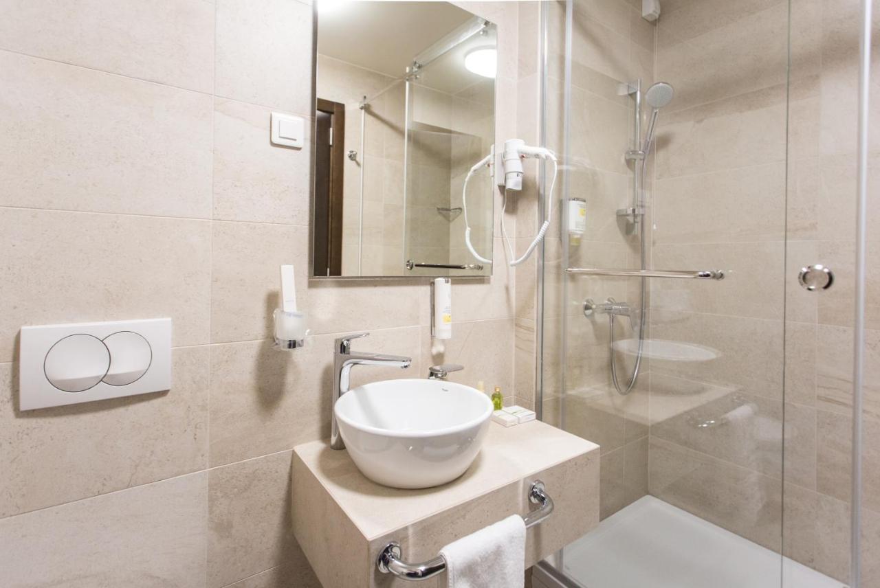 Hotel Grand Hedonist Pancevo Exterior photo